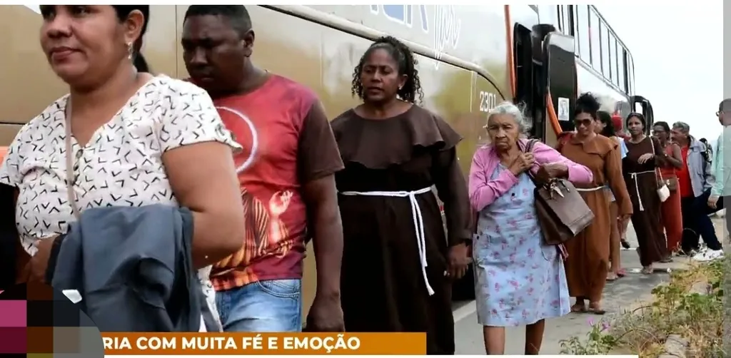 DENÚNCIA: ROMEIROS QUE PARTICIPAM HÁ ANOS DA VIAGEM A CANINDÉ TERIAM SIDO EXCLUÍDOS DA ROMARIA ORGANIZADA PELO PREFEITO CHIQUINHO FC POR NÃO TEREM APOIADO SEUS CANDIDATOS