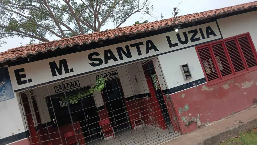 🚨 DESCASO: CRIANÇAS DE ESCOLA MUNICIPAL EM CODÓ NO POVOADO RUMO: Sem bebedouro e com apenas um banheiro funcionando: Não tem nem água na escola pras crianças